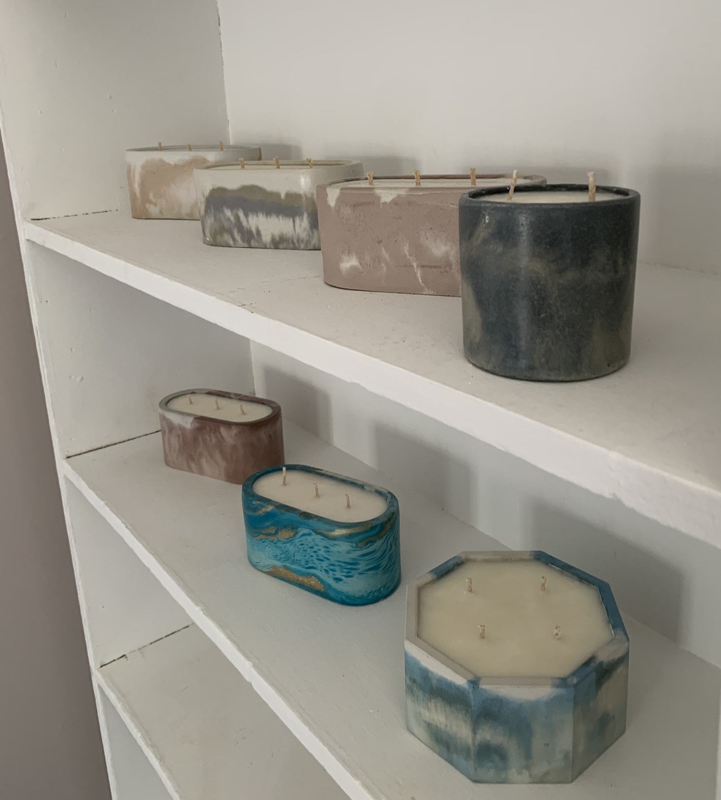 9.5 oz Candle🕯️in our Round Concrete Container