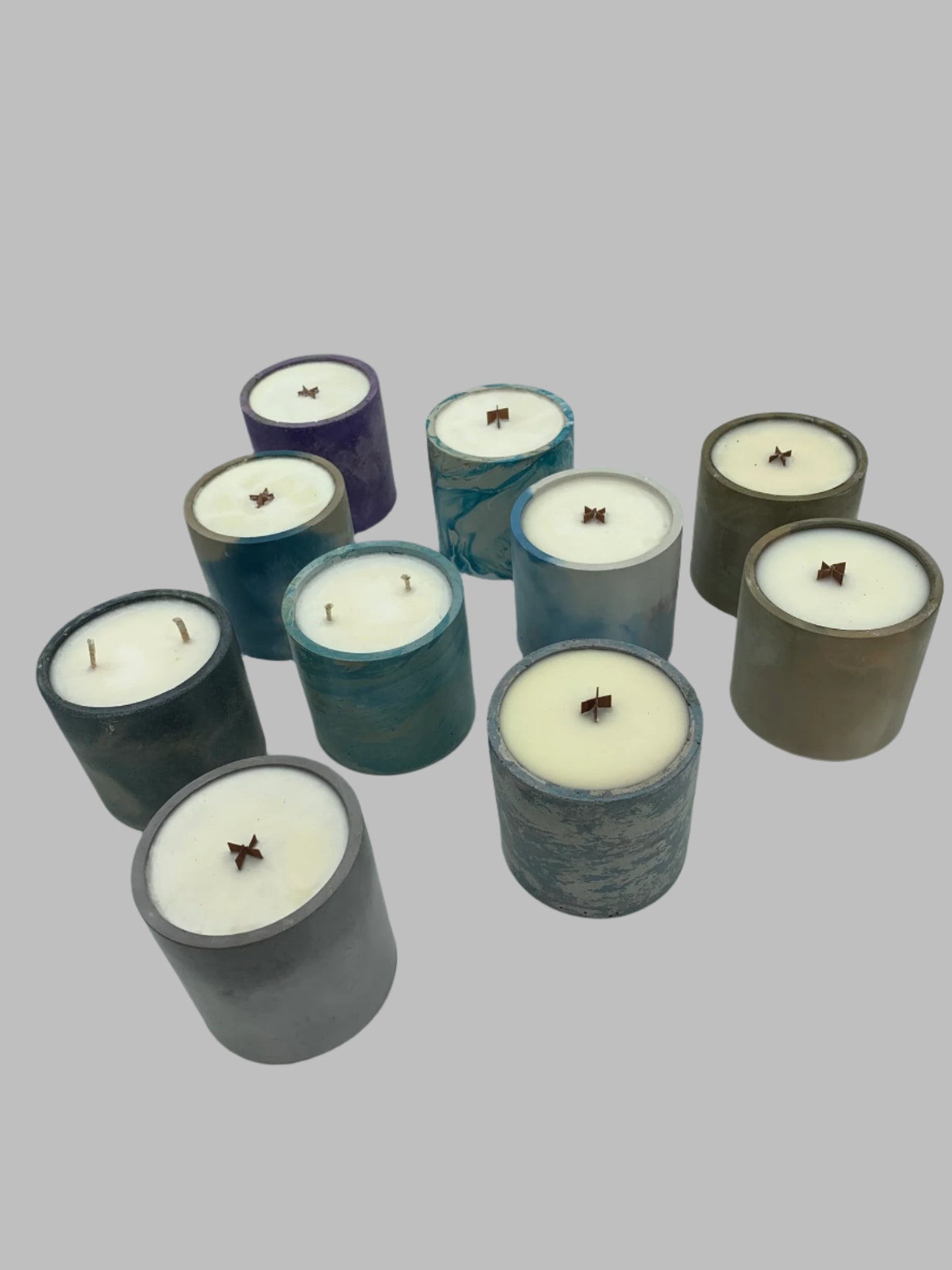 9.5 oz Candle🕯️in our Round Concrete Container