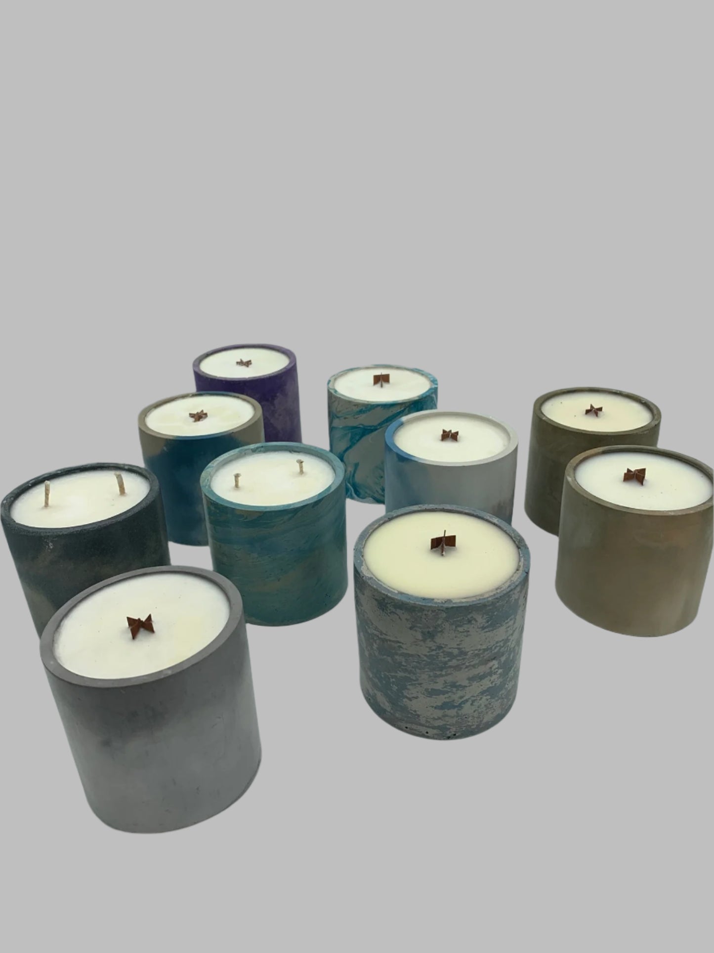 9.5 oz Candle🕯️in our Round Concrete Container