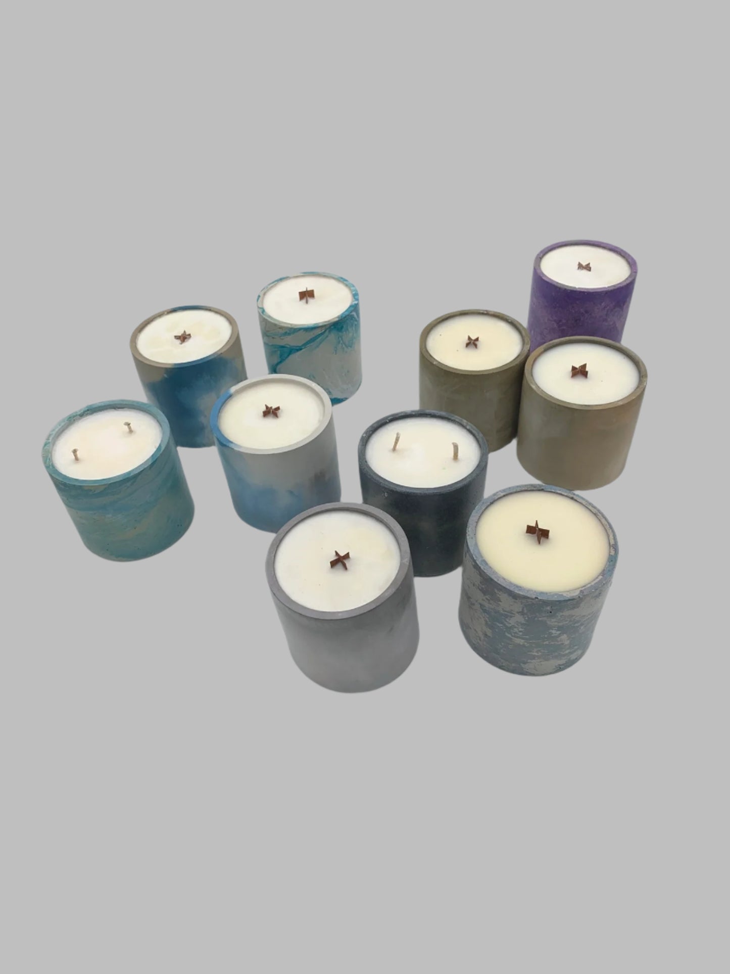 9.5 oz Candle🕯️in our Round Concrete Container