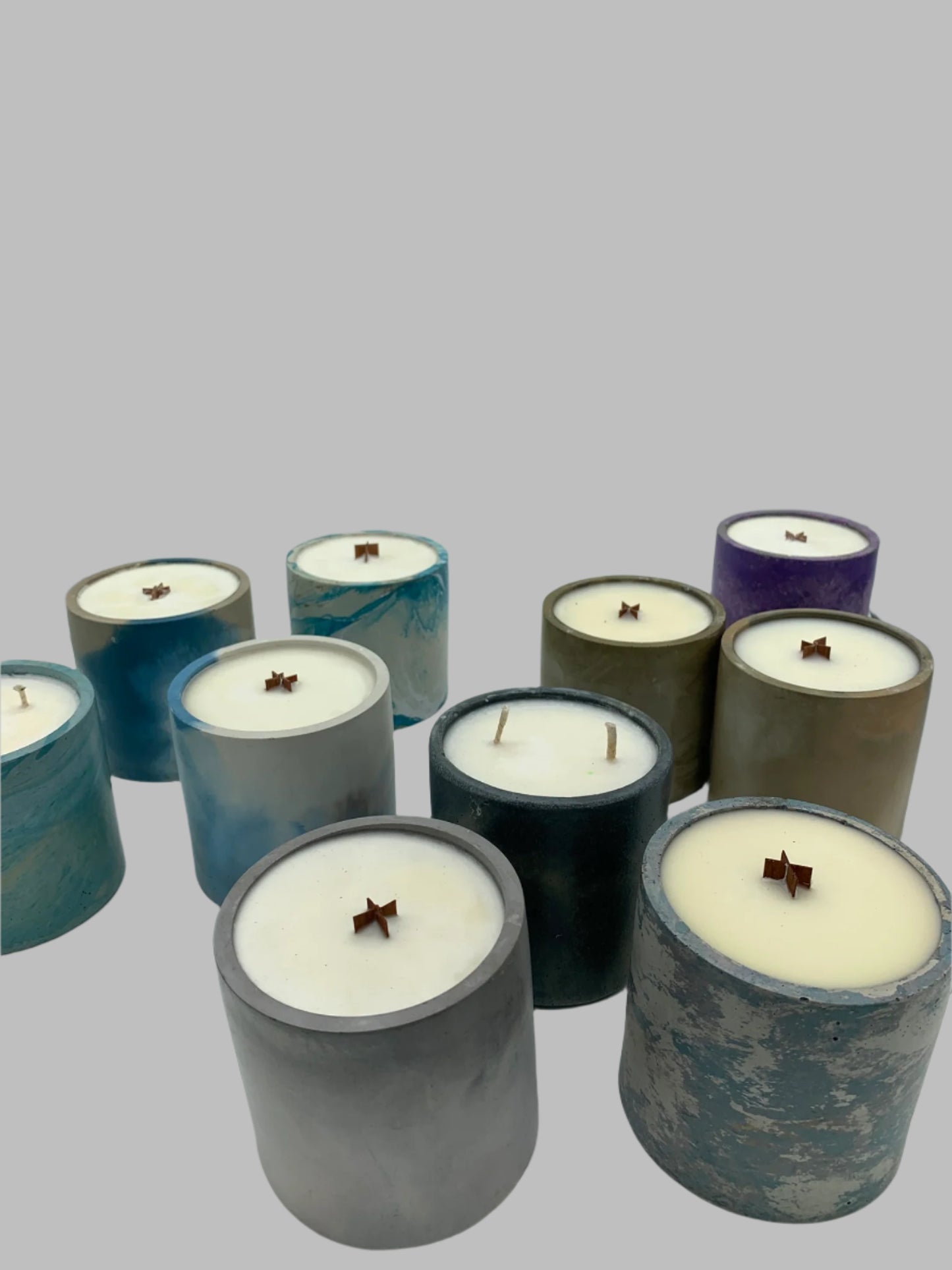 9.5 oz Candle🕯️in our Round Concrete Container