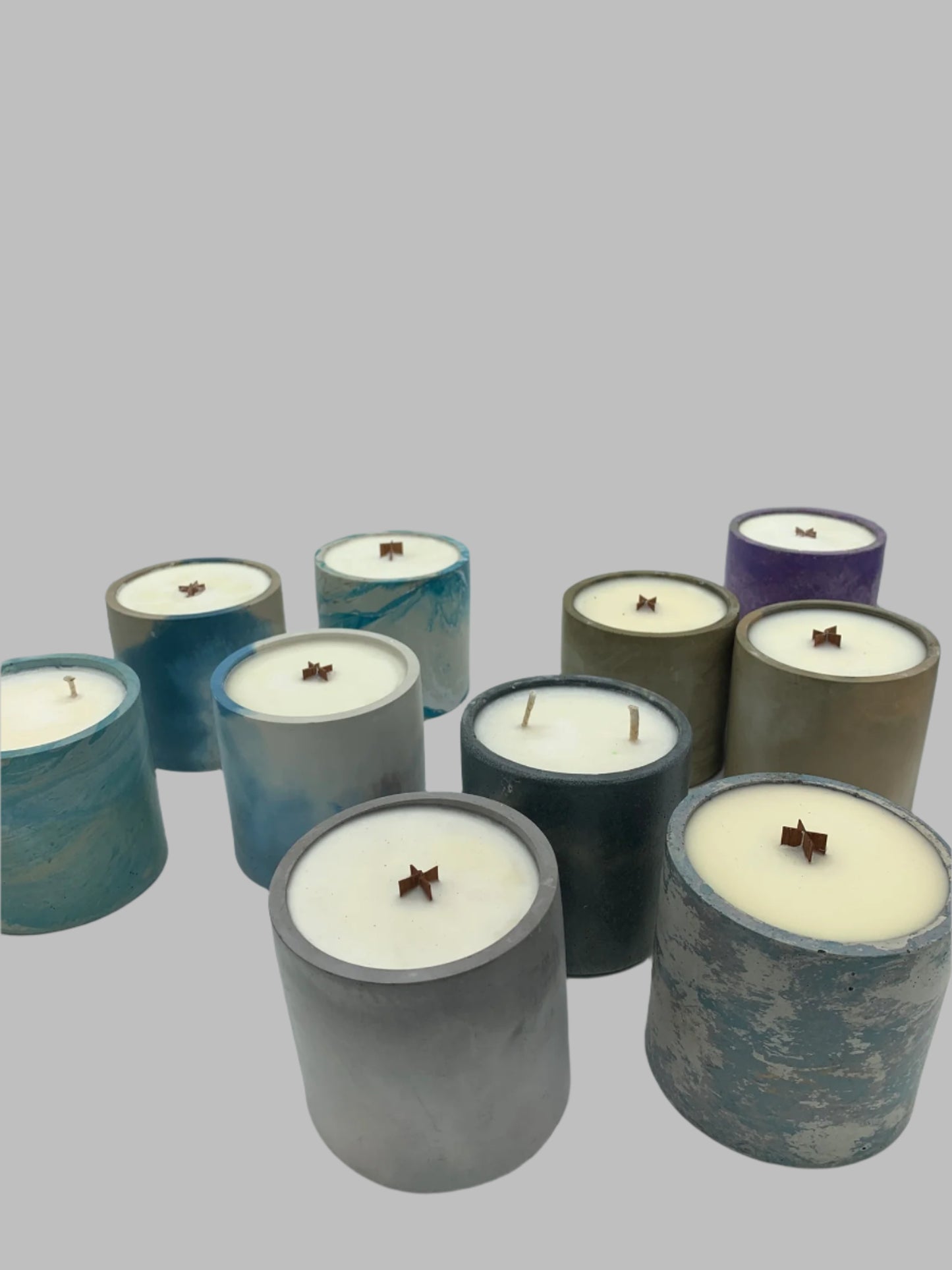9.5 oz Candle🕯️in our Round Concrete Container