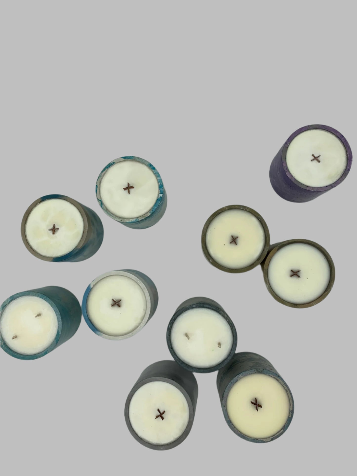 9.5 oz Candle🕯️in our Round Concrete Container