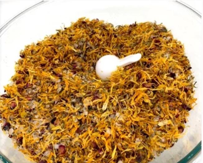 ✨ Indulge in Luxurious Relaxation with Our Bath Teas! ✨